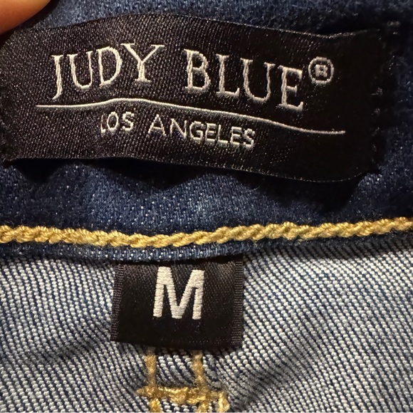 Judy Blue Denim Shorts Medium - Picture 3 of 4